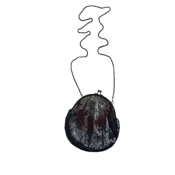 VINTAGE beaded CLAM shaped purse - Picture 3 of 10